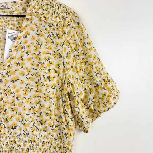 NWT Abercrombie & Fitch Floral VNeck Crop Top Yellow Ruffled Sleeves - M - Picture 2 of 7